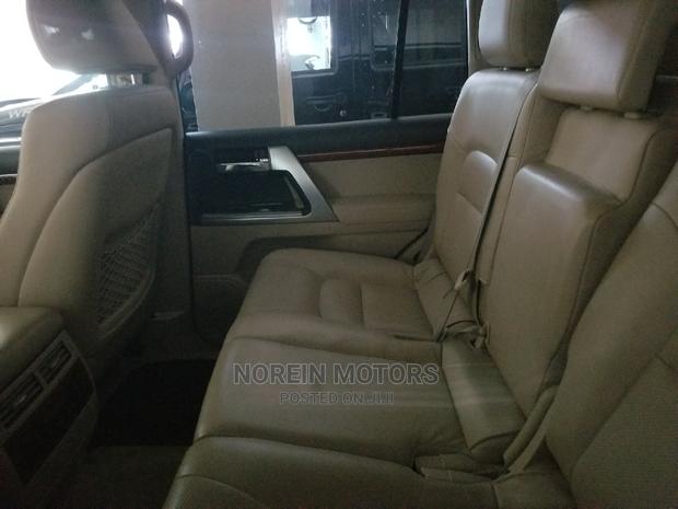 190 HP 3.0 D-4d 2016 Toyota Land Cruiser Prado Green SUV