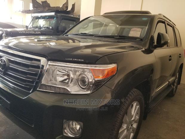 190 HP 3.0 D-4d 2016 Toyota Land Cruiser Prado Green SUV