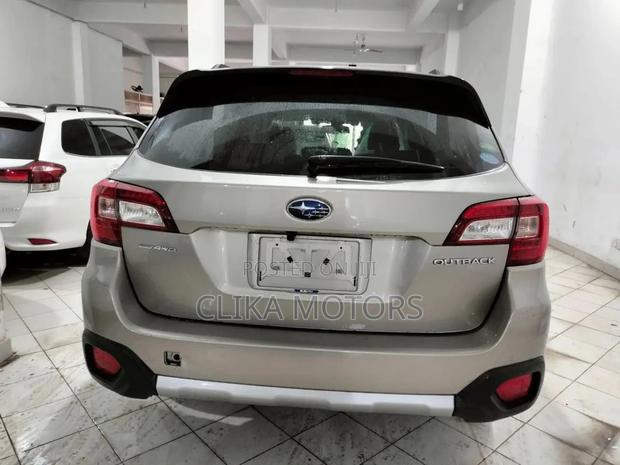 Silver Subaru Outback 2.5i Premium AWD 2016 - Pre-owned