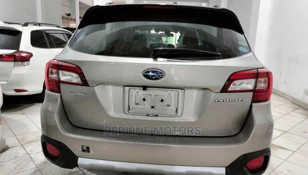 Silver Subaru Outback 2.5i Premium AWD 2016 - Pre-owned