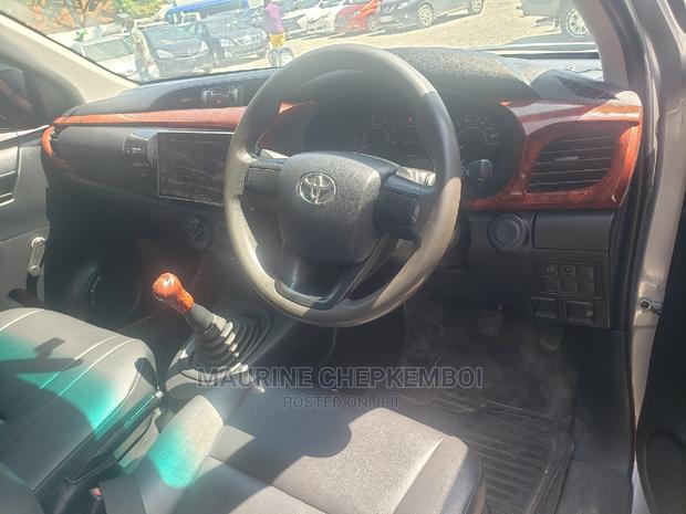 Toyota Hilux 2016 Silver