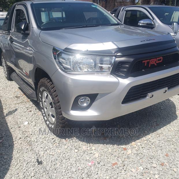 Toyota Hilux 2016 Silver