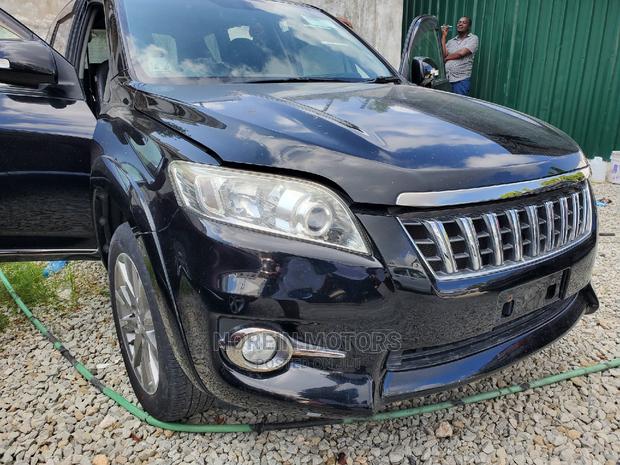 Toyota Vanguard 2014 Black: Spacious and Reliable Family Car