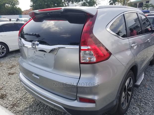 2015 Honda CR-V in Silver - Excellent Value