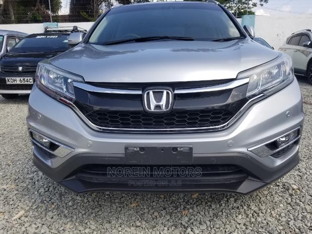 2015 Honda CR-V in Silver - Excellent Value