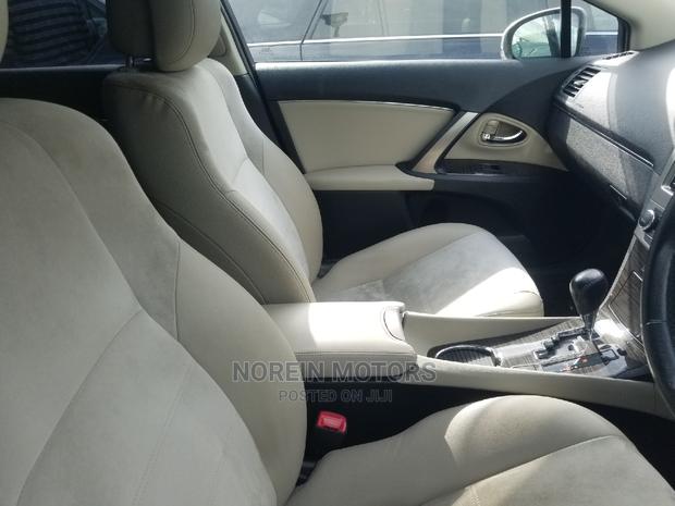 2015 Toyota Avensis Silver - Comfortable, Modern Sedan for Your Journey
