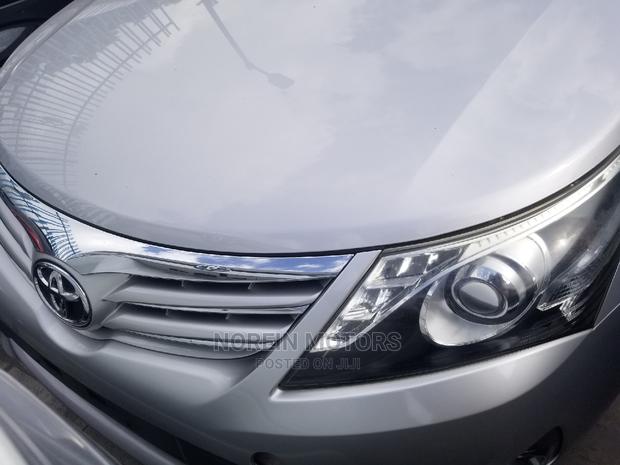 2015 Toyota Avensis Silver - Comfortable, Modern Sedan for Your Journey