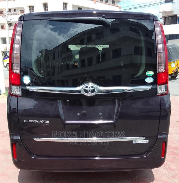 2016 Toyota Esquire in Blue - Stylish Sedan for Sale