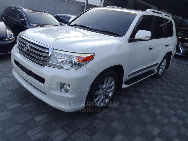 2014 White Toyota Land Cruiser - Luxury SUV, Impeccable Design, Great Value