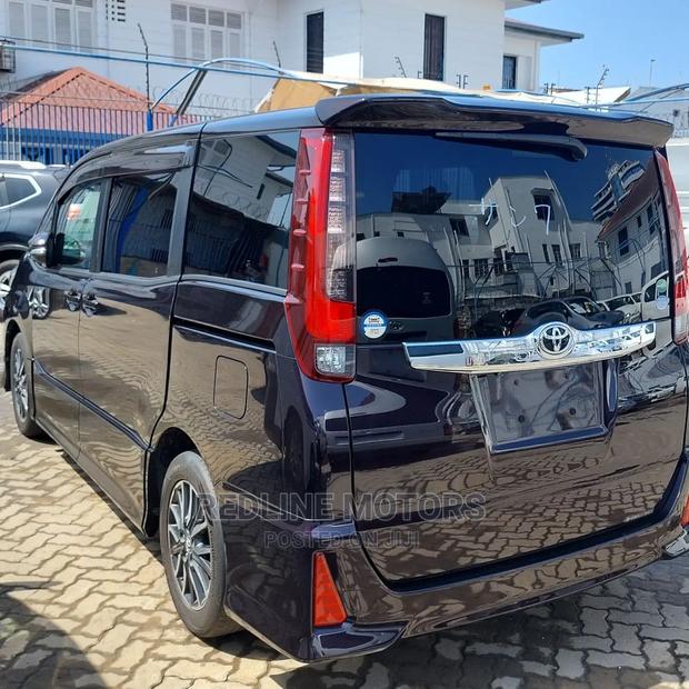 Brown Toyota Noah 2016: Affordable Used Minivan