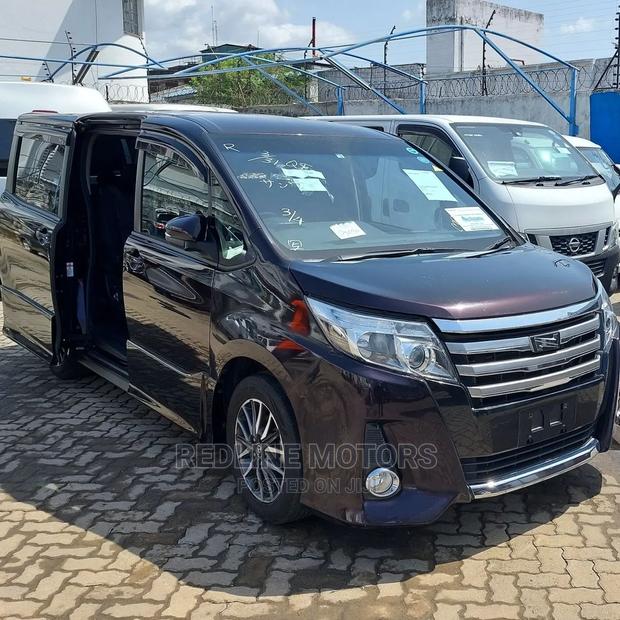 Brown Toyota Noah 2016: Affordable Used Minivan