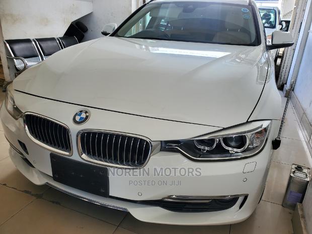 Off-White BMW 320i 2015: High-Performance Compact Sedan