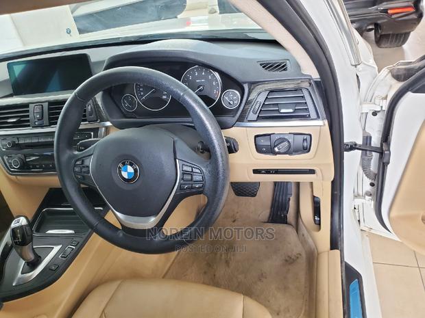 Off-White BMW 320i 2015: High-Performance Compact Sedan