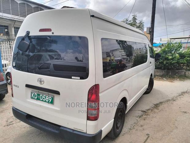 2015 Toyota HiAce Silver - Reliable Used Passenger Van
