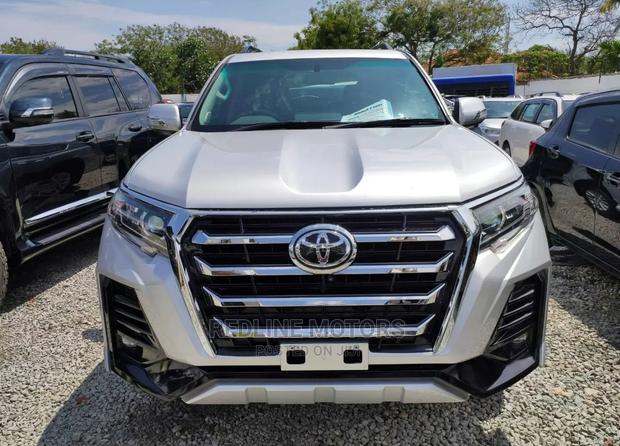 2017 Toyota Land Cruiser Prado 2.8 Silver - Pre-owned Luxury SUV