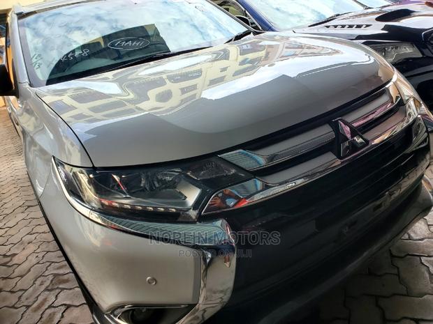 Used 2016 Mitsubishi Outlander Off White - Excellent Condition