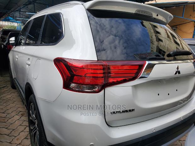 Used 2016 Mitsubishi Outlander Off White - Excellent Condition