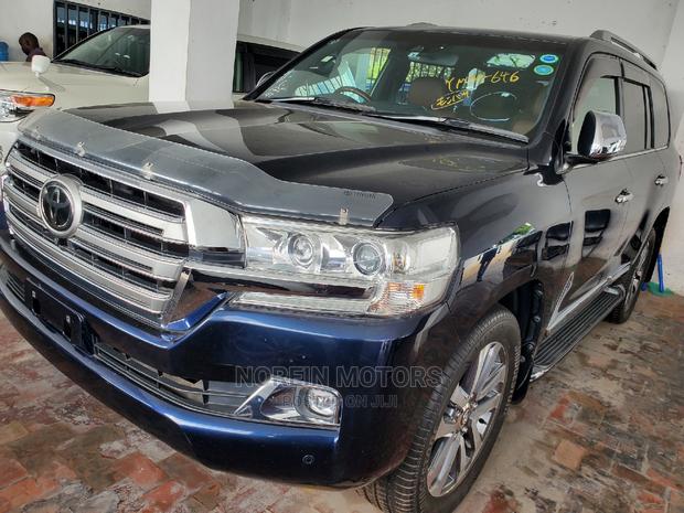 2016 Toyota Land Cruiser in Blue: Power, Style, and Durability