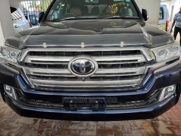 2016 Toyota Land Cruiser in Blue: Power, Style, and Durability