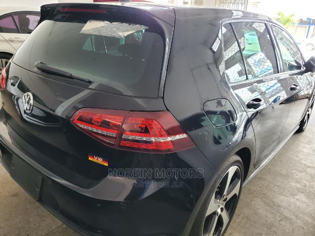 2016 Volkswagen Golf GTI Blue - Performance-Focused Hatchback