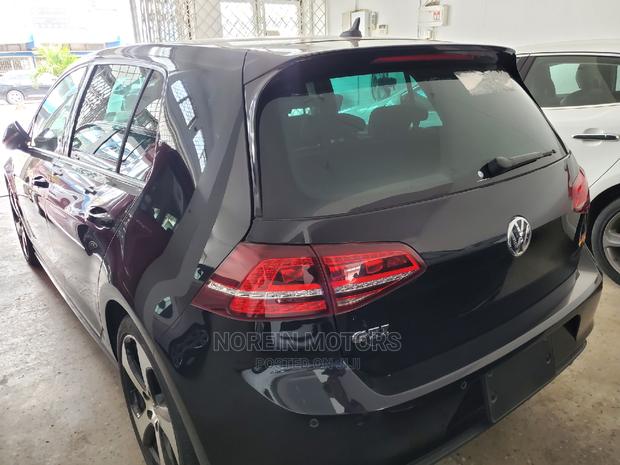 2016 Volkswagen Golf GTI Blue - Performance-Focused Hatchback
