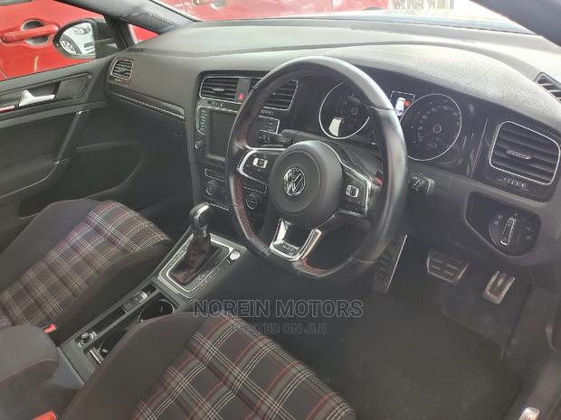 2016 Volkswagen Golf GTI Blue - Performance-Focused Hatchback