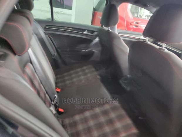 2016 Volkswagen Golf GTI Blue - Performance-Focused Hatchback