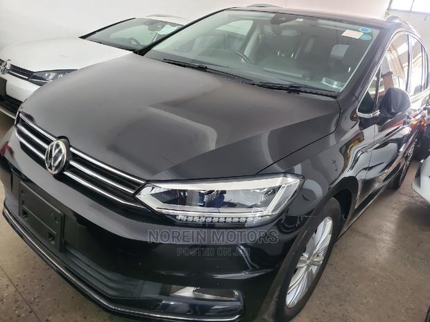 Pre-owned Volkswagen Touran 2015 in Gray