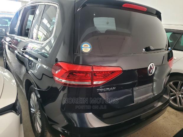 Pre-owned Volkswagen Touran 2015 in Gray