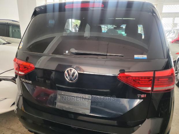Pre-owned Volkswagen Touran 2015 in Gray