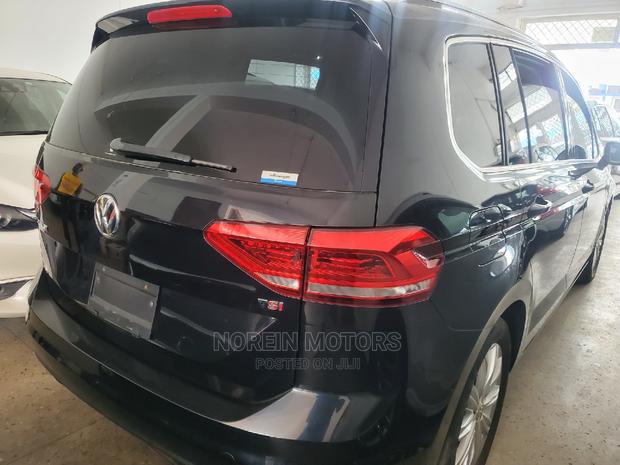 Pre-owned Volkswagen Touran 2015 in Gray