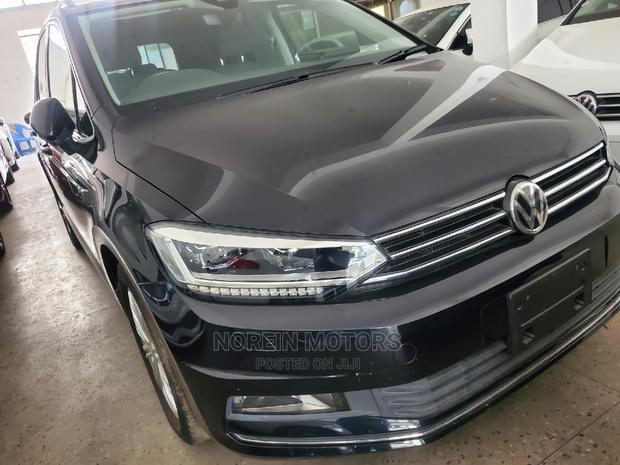 Pre-owned Volkswagen Touran 2015 in Gray