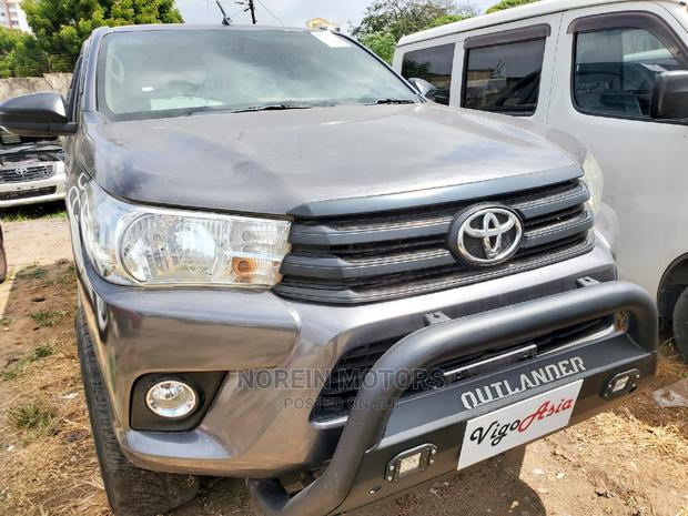 Gray 2016 Toyota Hilux - High-Quality Pre-owned Pickup Truck for Sale