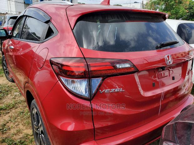 2015 Honda Vezel Red: Perfect Blend of Power and Style!