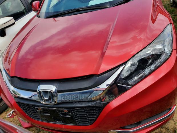 2015 Honda Vezel Red: Perfect Blend of Power and Style!