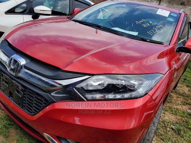2015 Honda Vezel Red: Perfect Blend of Power and Style!