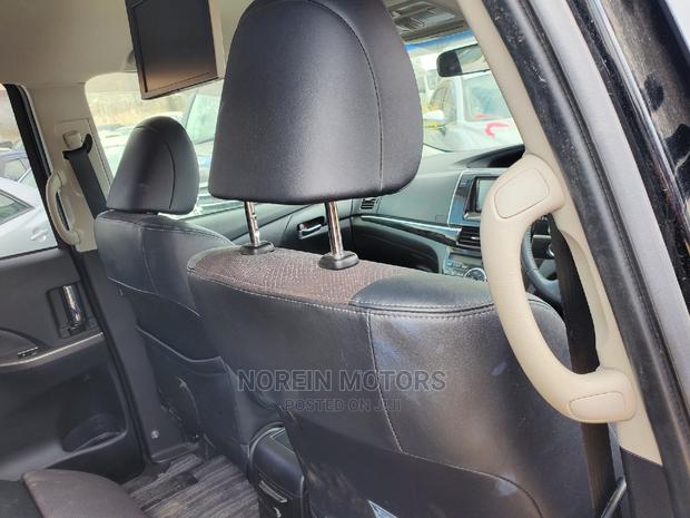 2016 Toyota Estima Black: Luxury MPV for Sale