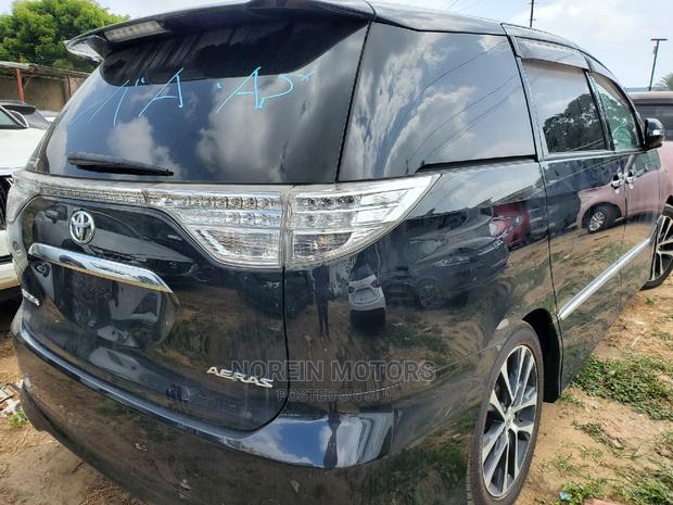 Gray 2015 Toyota Estima: High-Quality MPV for Sale - A Perfect Family Vehicle