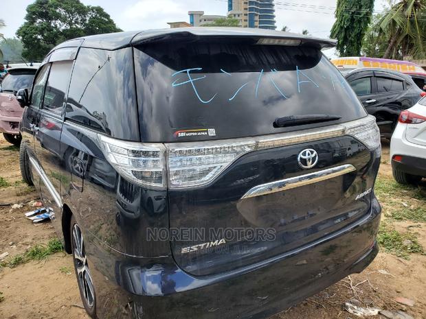 Gray 2015 Toyota Estima: High-Quality MPV for Sale - A Perfect Family Vehicle