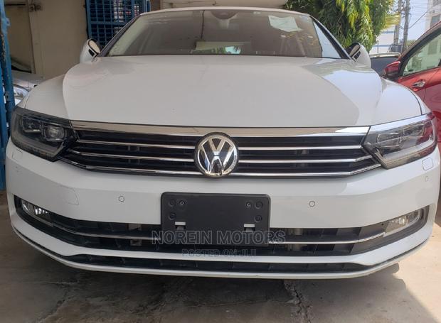 2016 Volkswagen Passat - White, Premium Edition