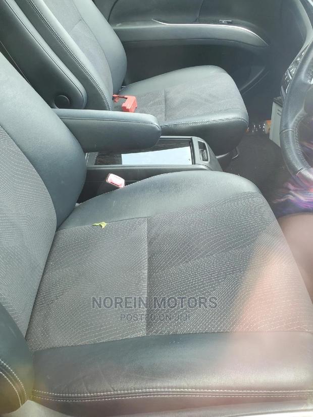 Gray 2015 Toyota Estima: High-Quality MPV for Sale - A Perfect Family Vehicle