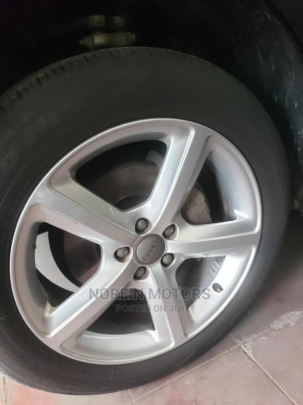 Gray Audi Q5 2015 - High-Quality Pre-Owned SUV