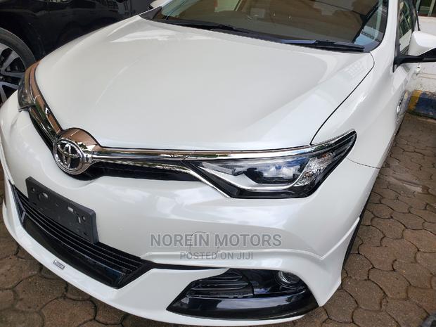 Off-White Toyota Auris 2016: Timeless Elegance Meets Modern Design