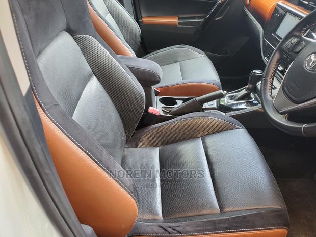 Off-White Toyota Auris 2016: Timeless Elegance Meets Modern Design