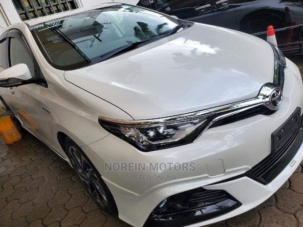Off-White Toyota Auris 2016: Timeless Elegance Meets Modern Design
