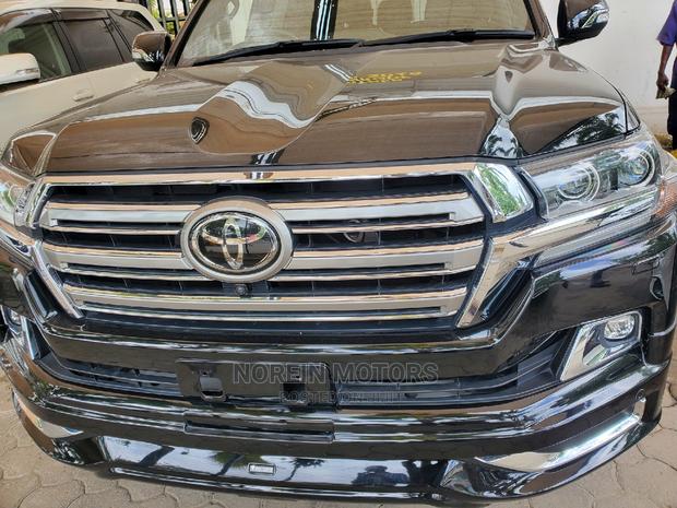 Matt Black 2017 Land Cruiser: Bold Design Meets Superior Performance