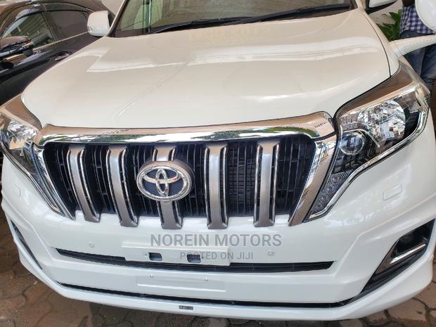 Off-White 2017 Toyota Land Cruiser Prado: Perfect for Outdoor Lovers