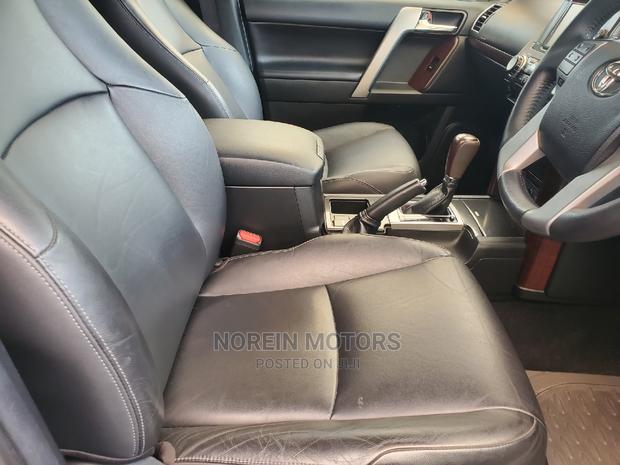 Off-White 2017 Toyota Land Cruiser Prado: Perfect for Outdoor Lovers