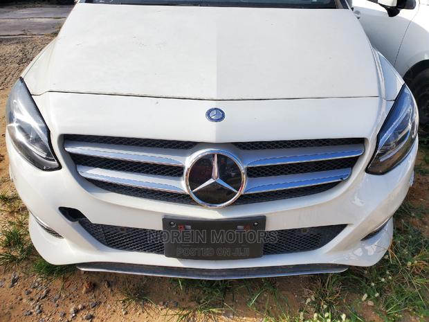 2015 Off White Mercedes-Benz B-Class - Elegant Compact Vehicle
