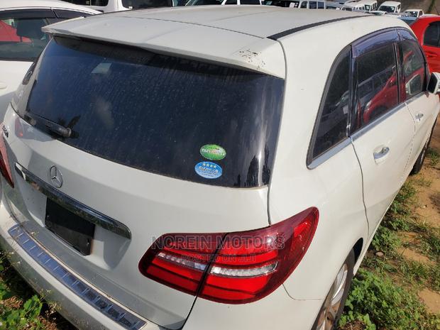2015 Off White Mercedes-Benz B-Class - Elegant Compact Vehicle